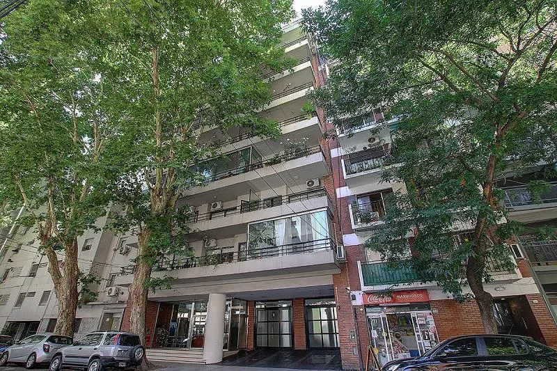 Apartamento de três ambientes com vaga fixa e piscina em Palermo