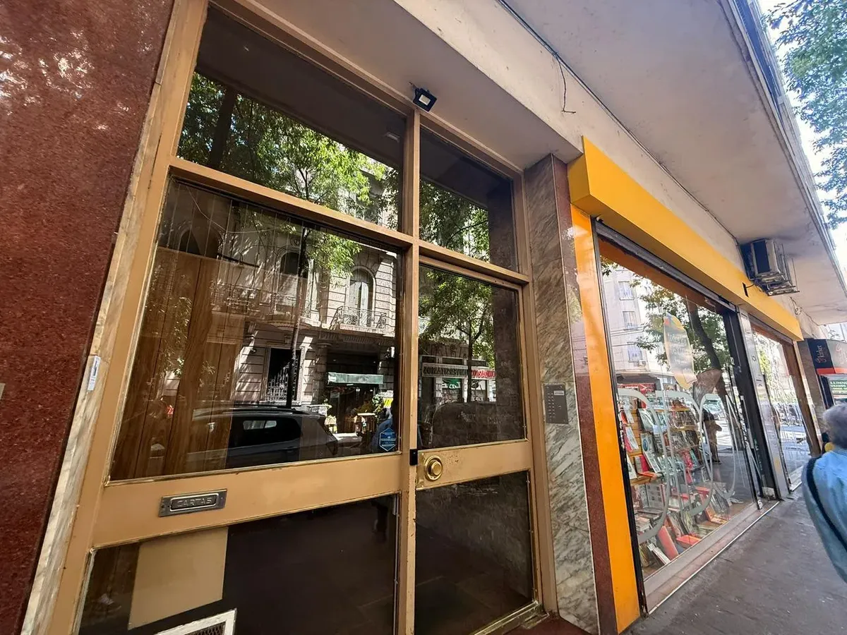 Apartamento de 2 ambientes mobiliado com varanda em Balvanera