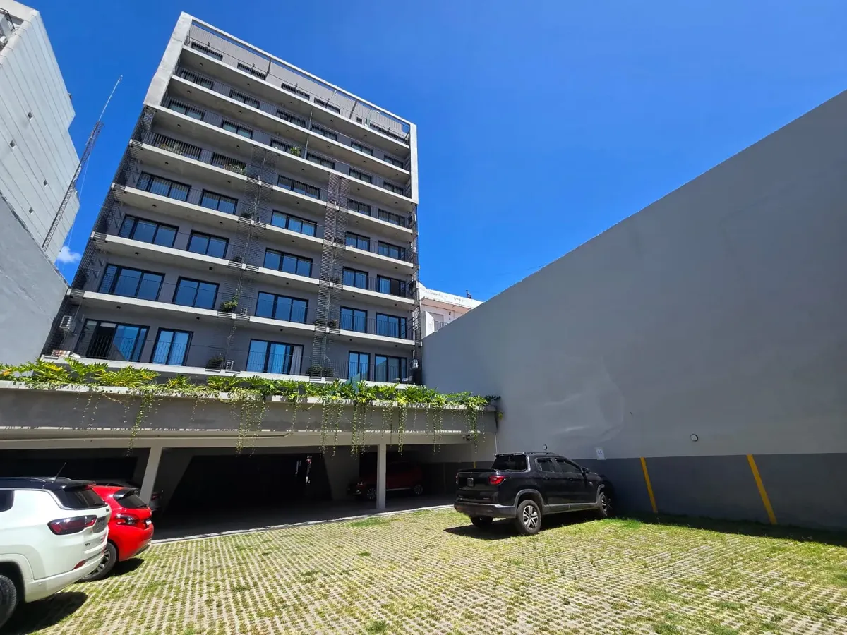 Apartamento de dois ambientes novo com vaga, varanda e condomínio incluído em Villa Devoto