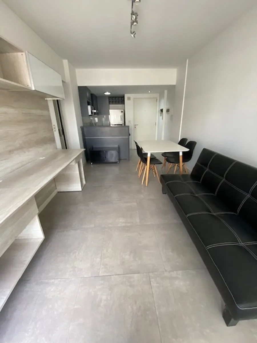 Меблированная двухкомнатная квартира с балконом в Nuñez