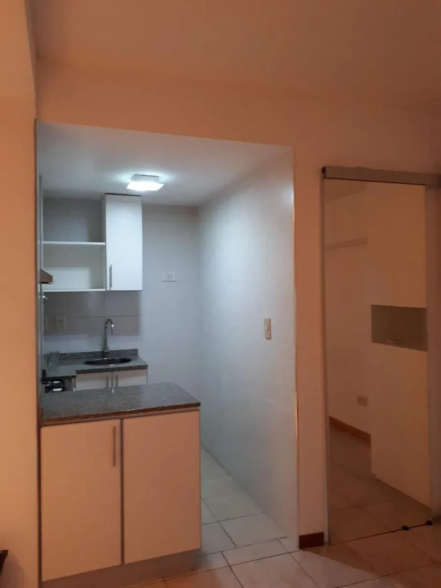 Квартира-студия с балконом в Lanús Oeste