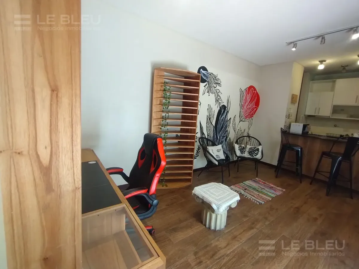 Mobiliado apartamento de 2 ambientes com pátio em Saavedra