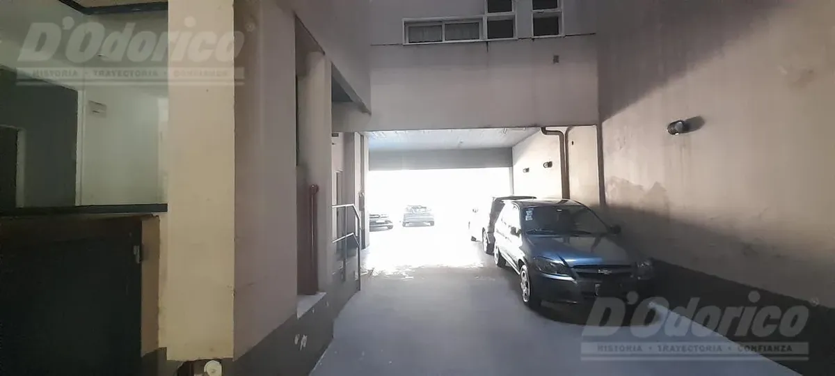 Apartamento de dois dormitórios com vaga fixa em Caballito