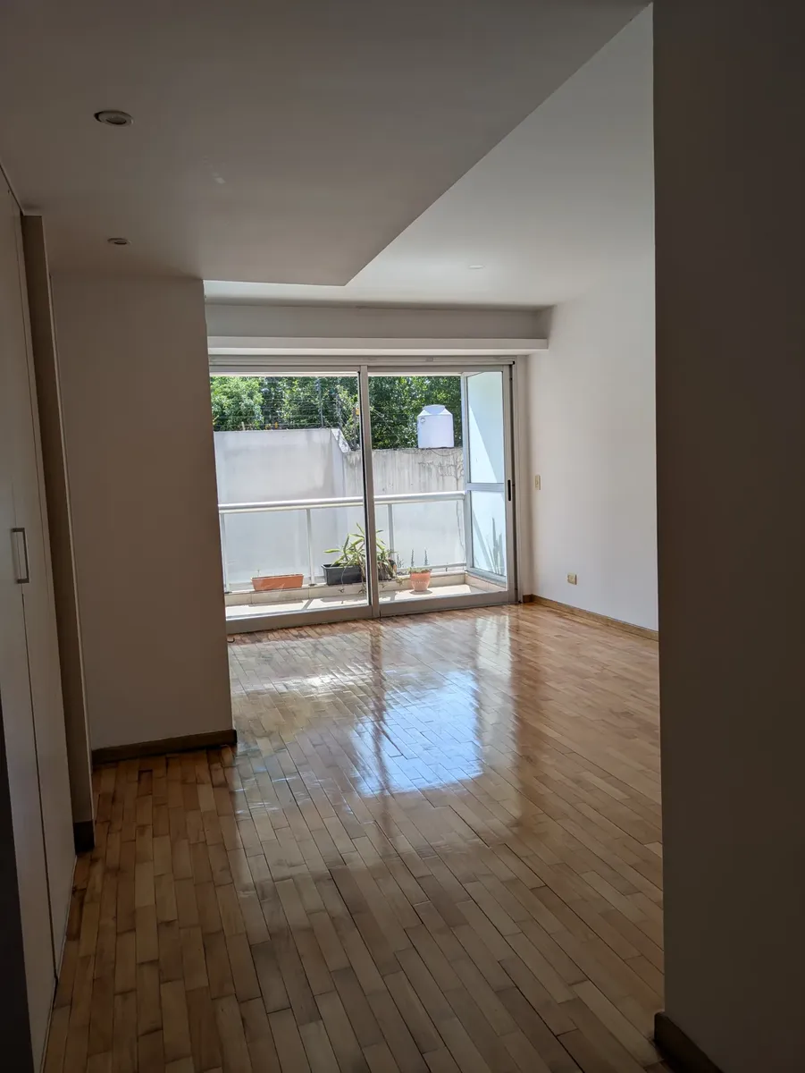 Two-bedroom apartment with parking in Colegiales