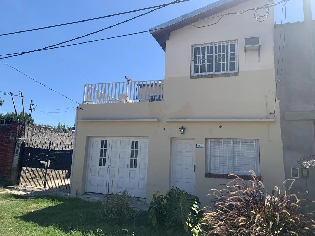 PH com 2 dormitórios de frente para a rua em Ituzaingó