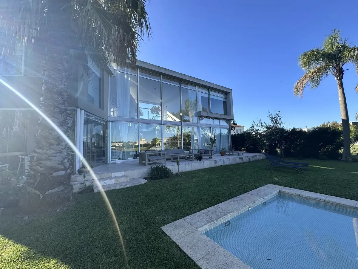 Furnished four-bedroom house with lake view in Nordelta, Tigre