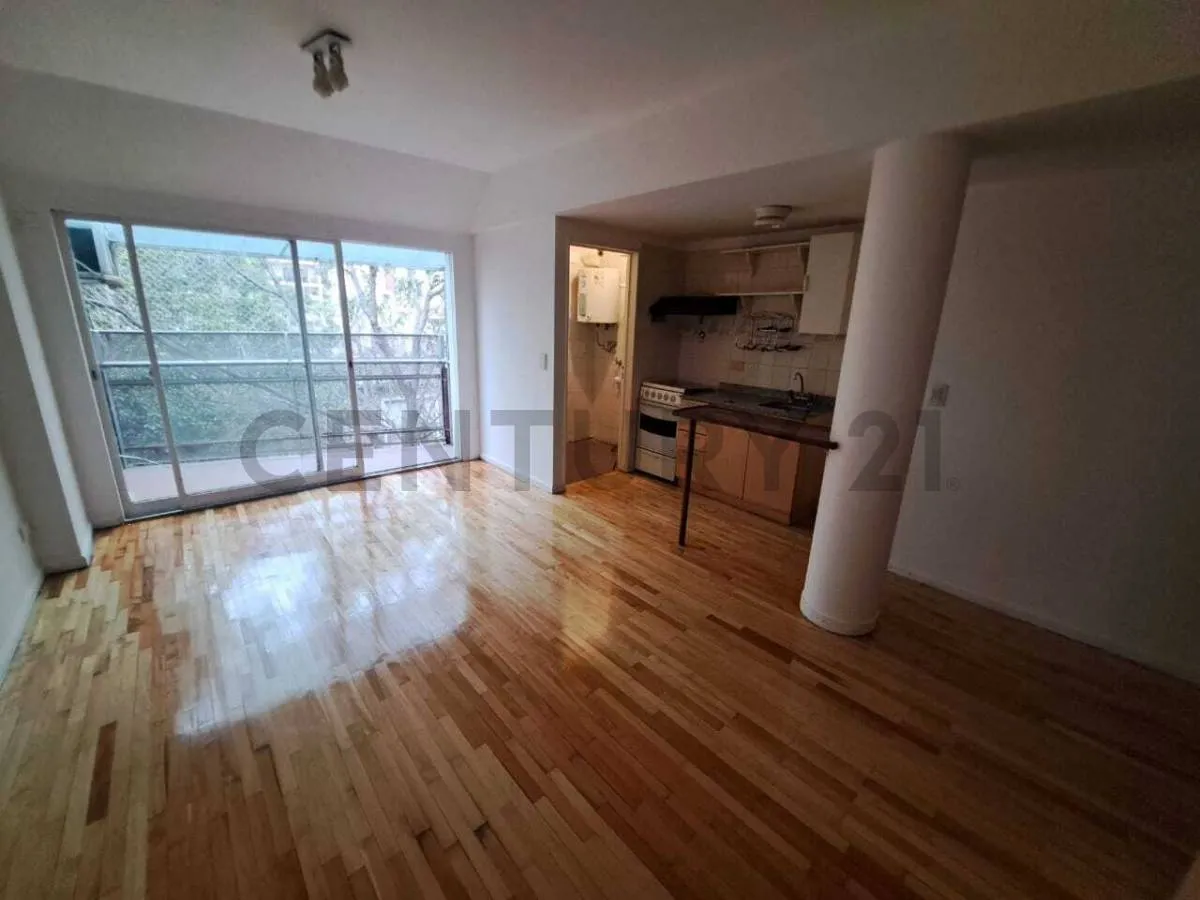 Studio apartment with front balcony in Belgrano