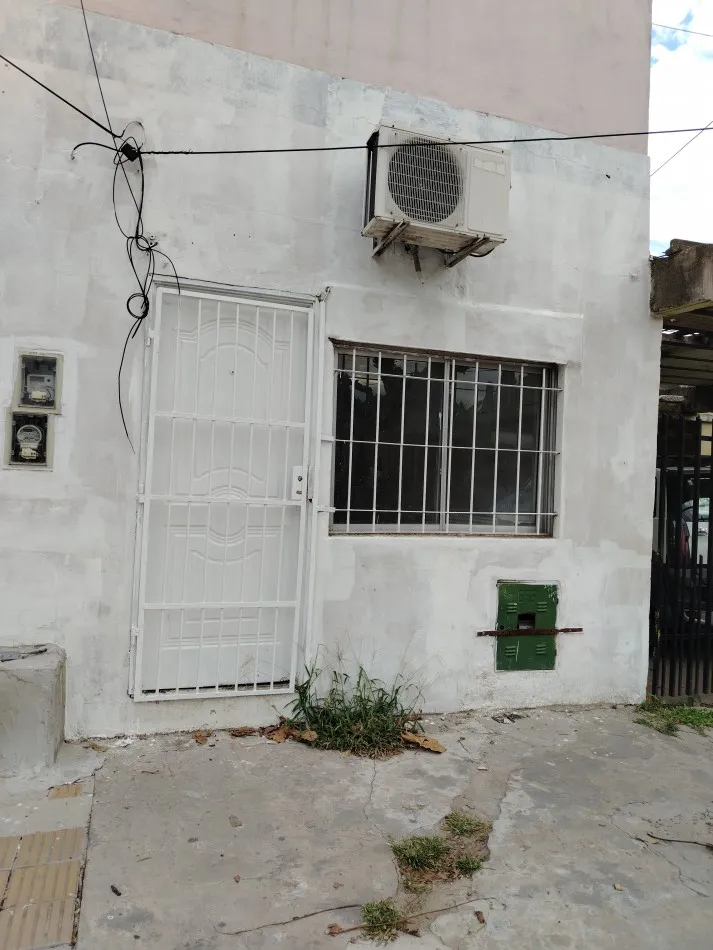Two-bedroom ground-floor apartment in José C. Paz