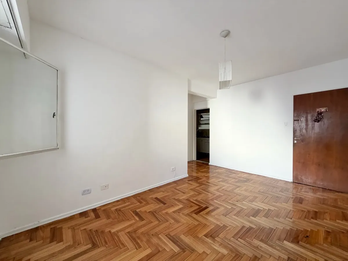 Apartamento de dois ambientes de fundos em Recoleta