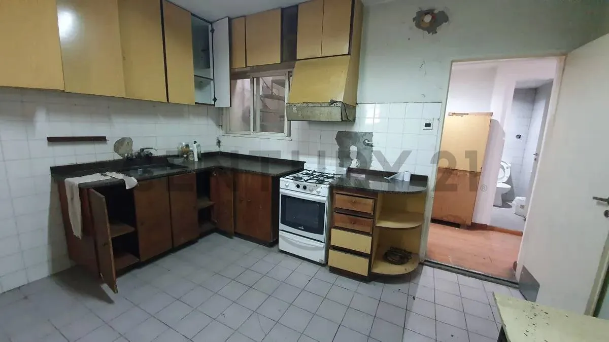 Casa con 7 habitaciones en Monserrat