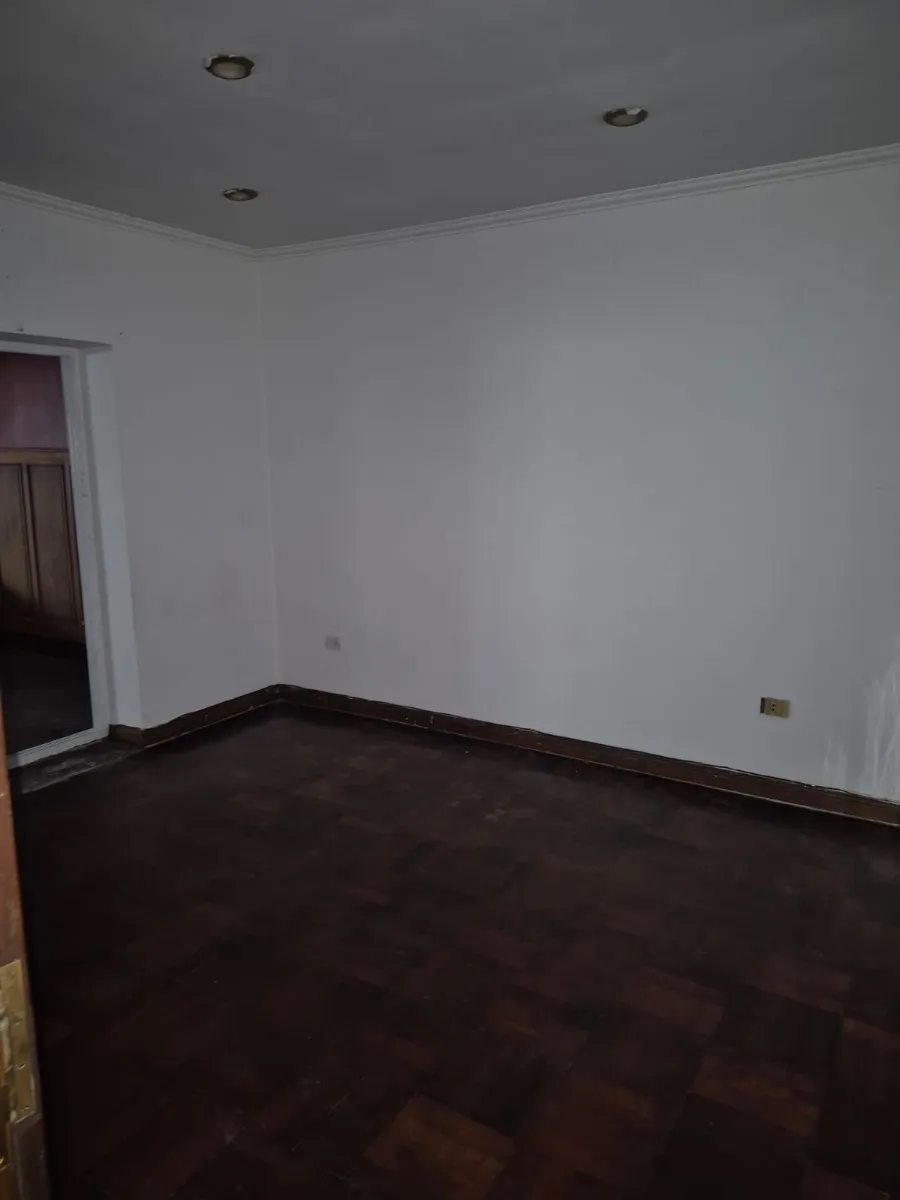 Casa de 6 ambientes en Villa Lugano con cochera y 4 dormitorios