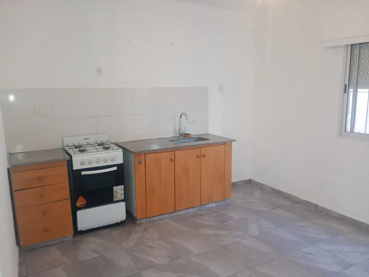 Apartamento interno de 1 dormitório com pátio em Hurlingham