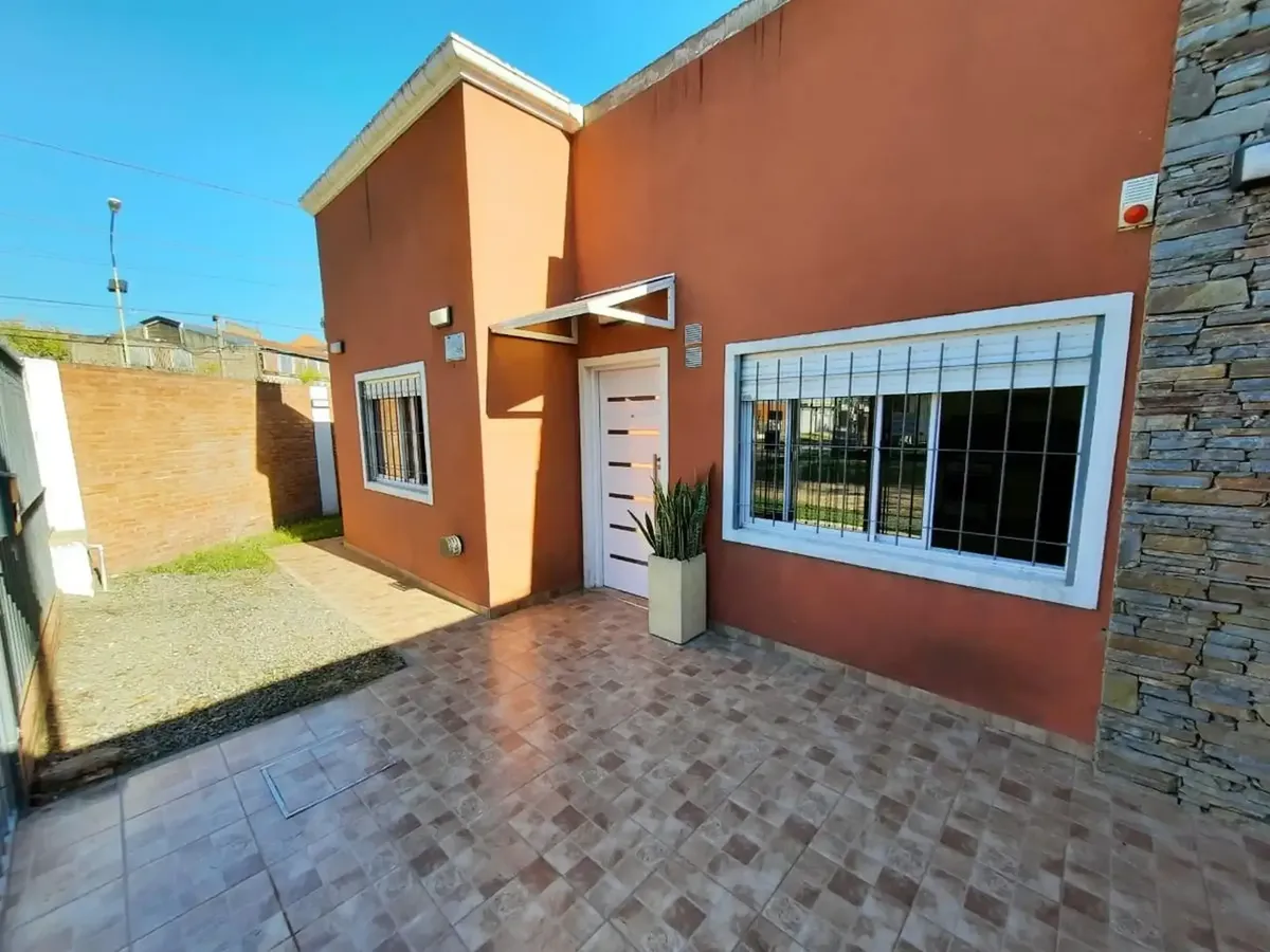 Casa de 3 ambientes em PH para alugar em Ituzaingó