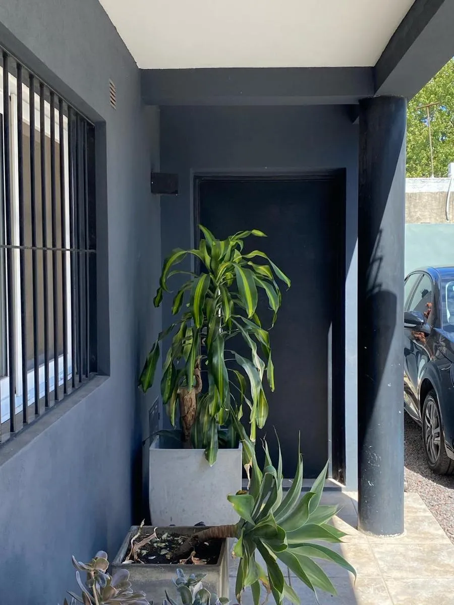 Триплекс с 3 спальнями и бассейном в Beccar, закрытый комплекс Zona de La Merced