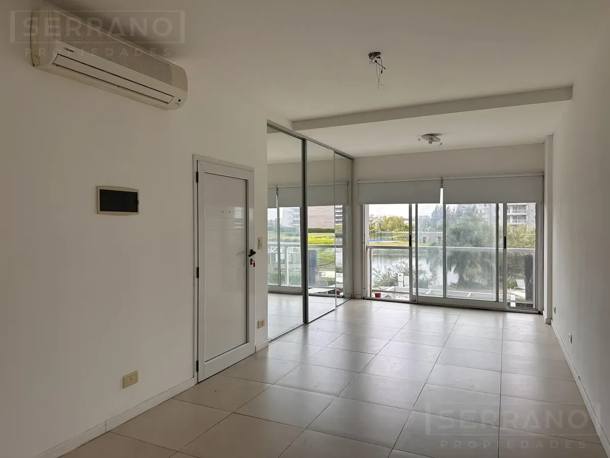 Unfurnished studio apartment with lake views in Tigre