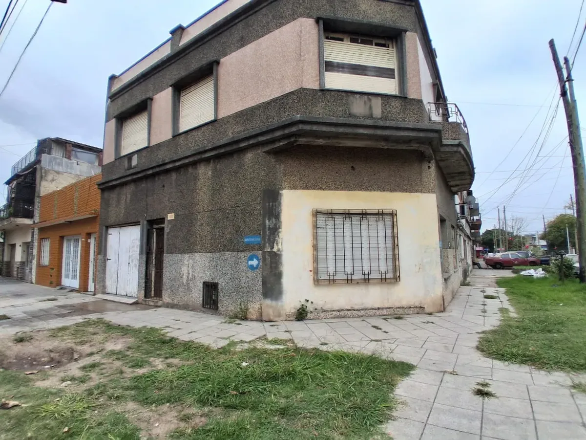 Casa de 4 dormitórios para alugar em Lanús