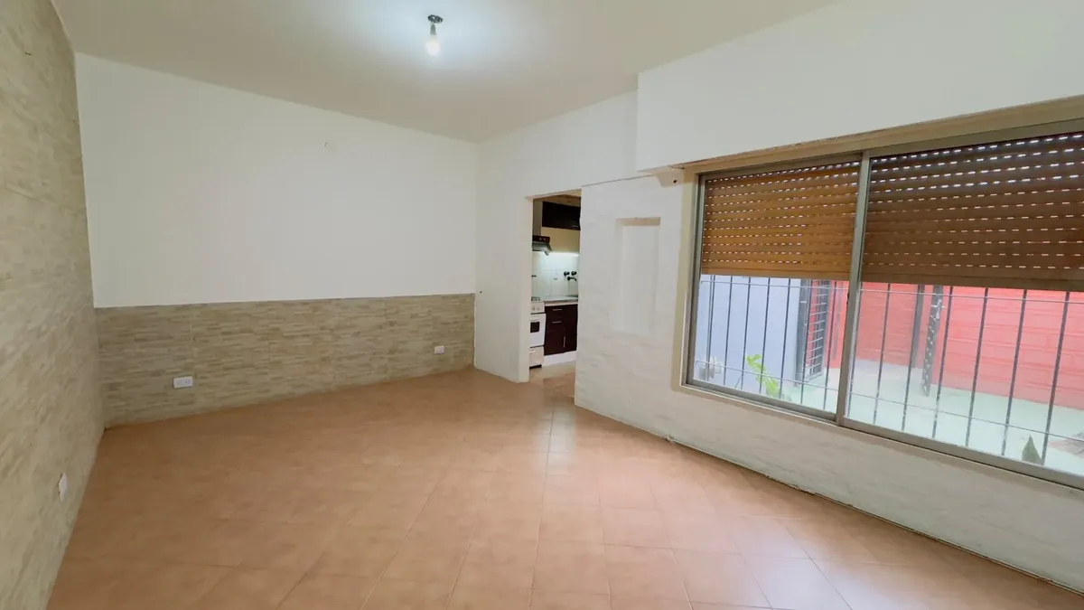 Квартира-студия с отдельным двором в Boulogne