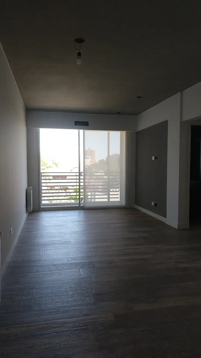 Departamento de 2 ambientes con balcón en Tigre Centro