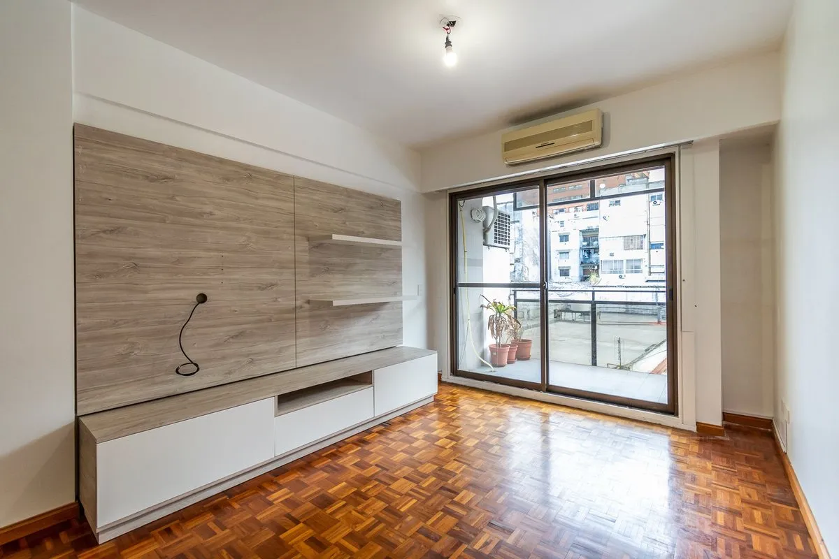 Meio andar de 4 ambientes com 3 dormitórios e vaga de garagem em Recoleta
