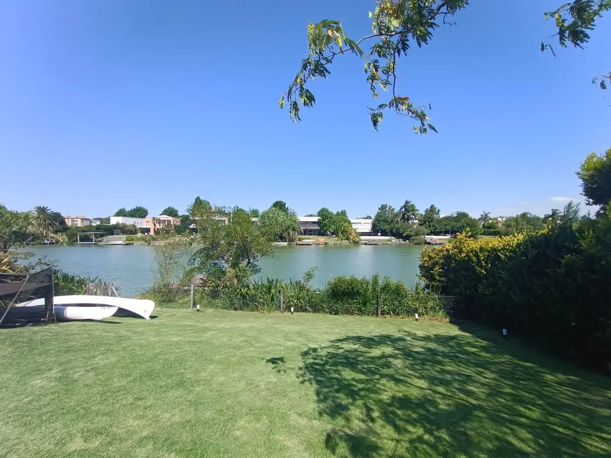 Casa mobiliada de 4 dormitórios para aluguel temporário em Tigre