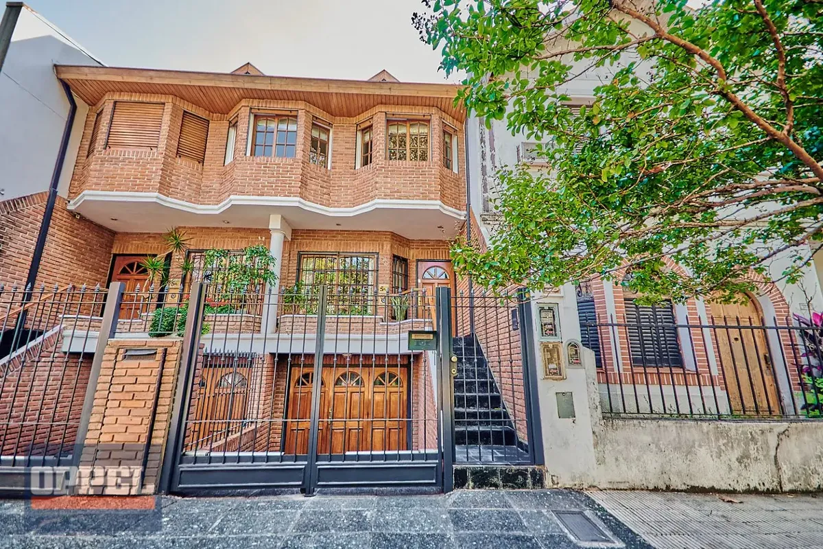 Casa tríplex de 4 ambientes con 3 dormitorios en Villa Ortúzar