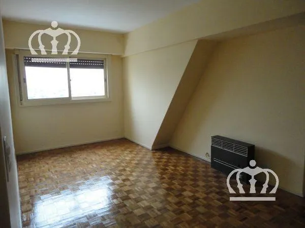 Apartamento de dois ambientes com 1 quarto em Lanús