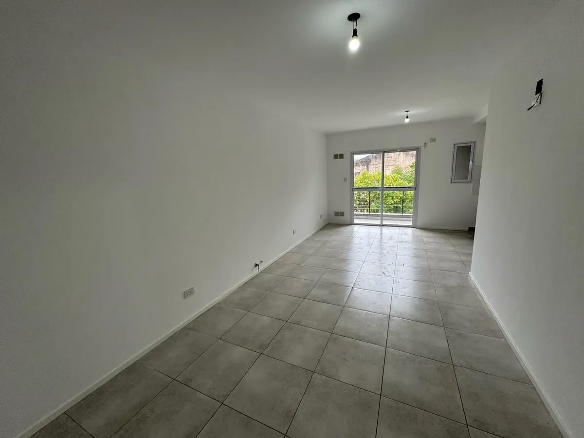 Departamento de 2 ambientes con balcón en General San Martín