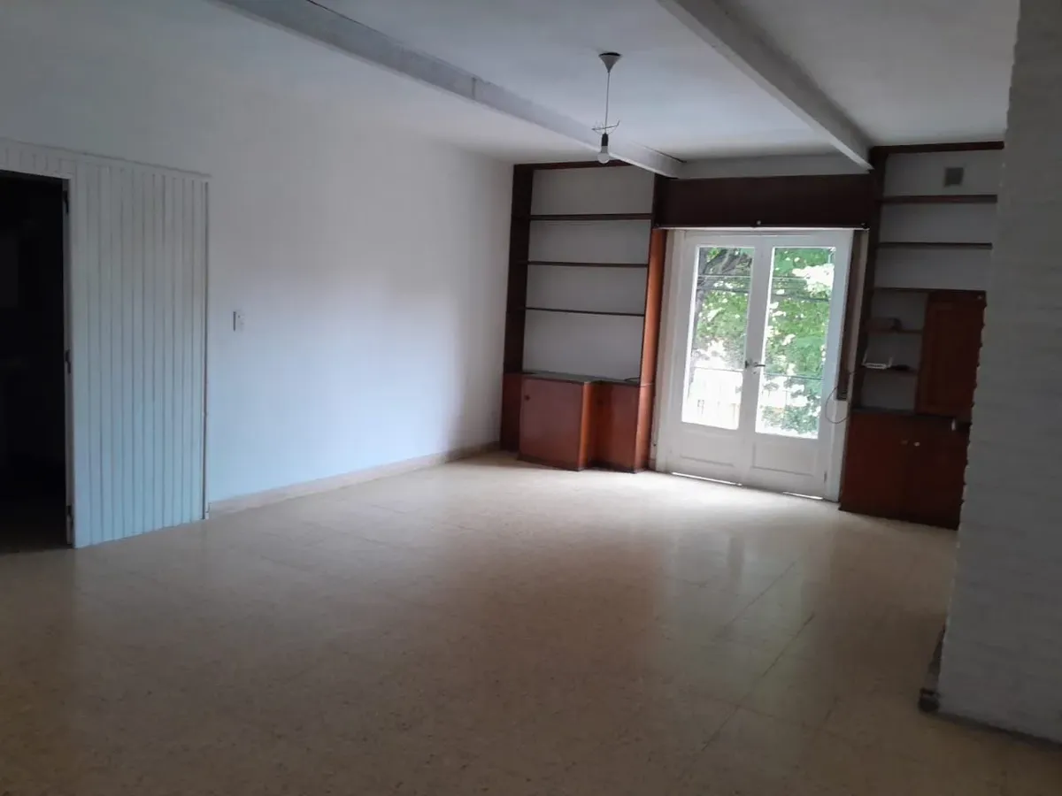 Apartamento tipo PH de 3 ambientes em Martínez