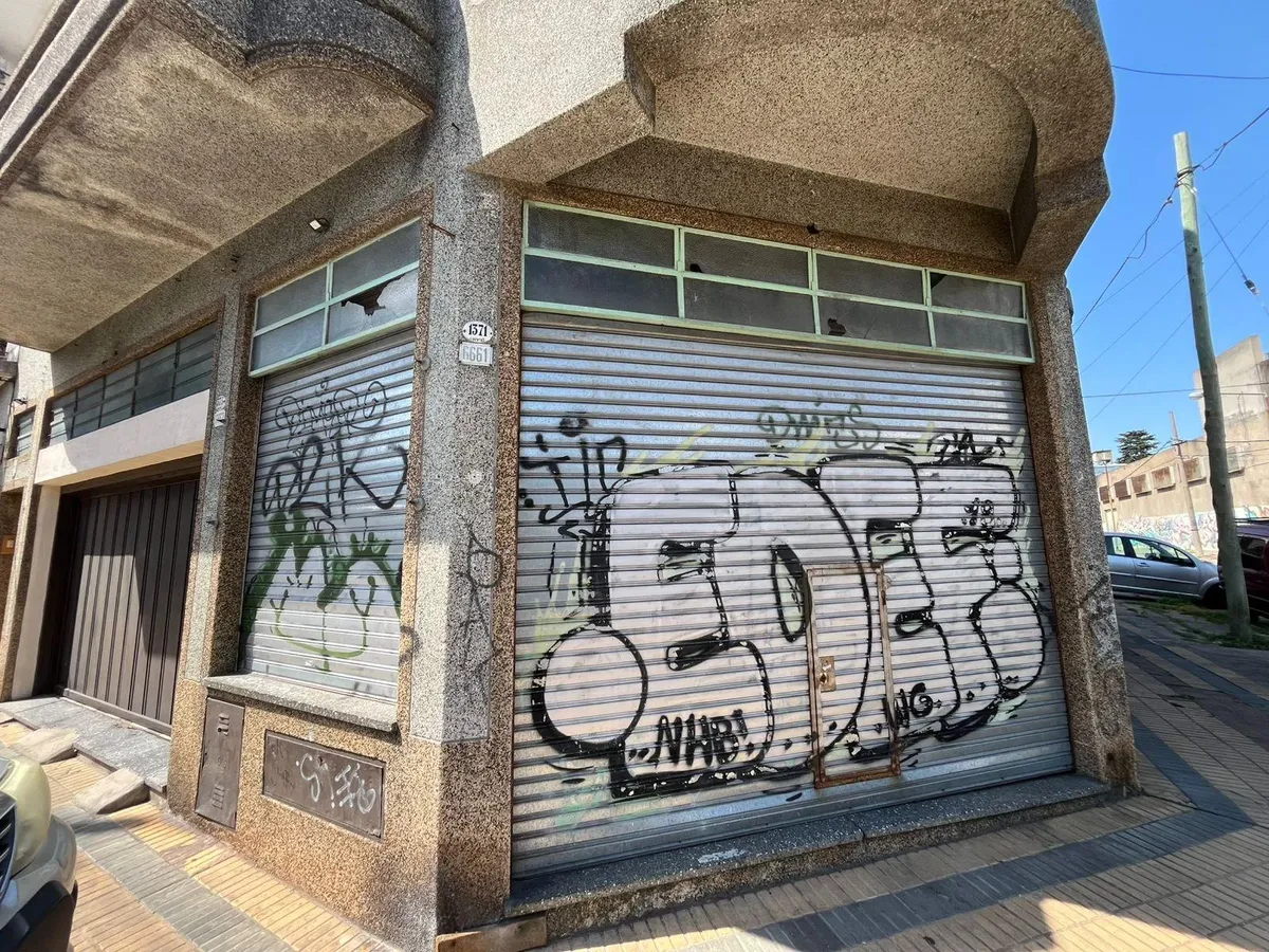 Loja em esquina na General San Martín