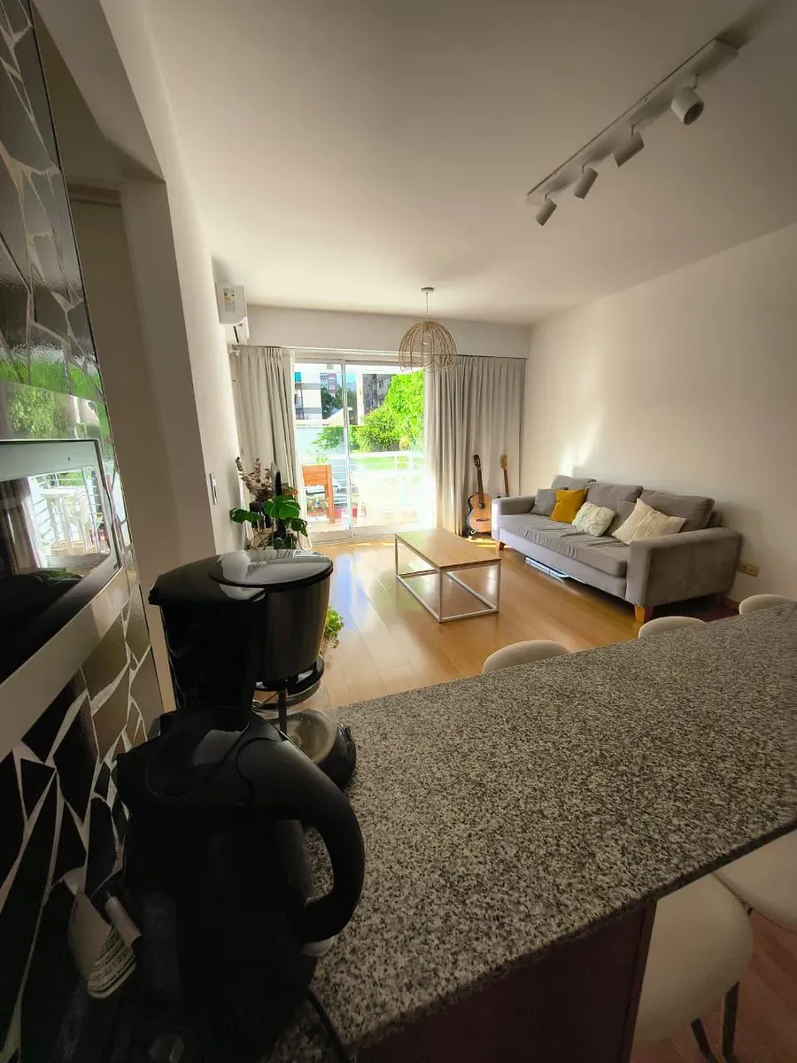 Apartamento de dois ambientes mobiliado em Saavedra
