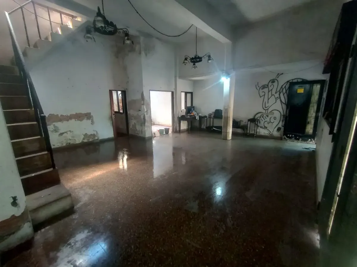 Casa a refaccionar de 4 dormitorios en Parque Patricios