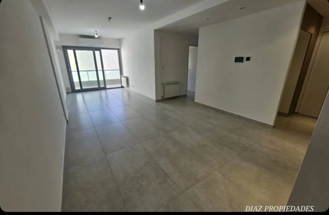 Трёхкомнатная квартира с мебелью и техникой в Mataderos, новая, под профессиональное использование