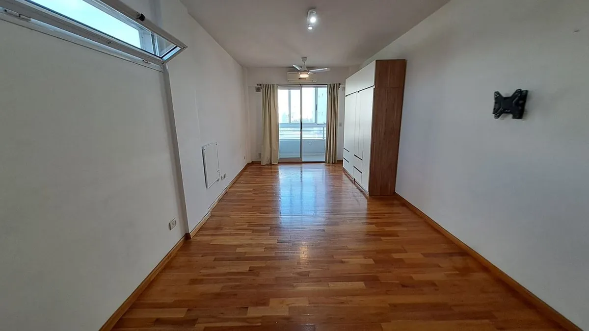 Monoambiente con balcón en San Cristóbal