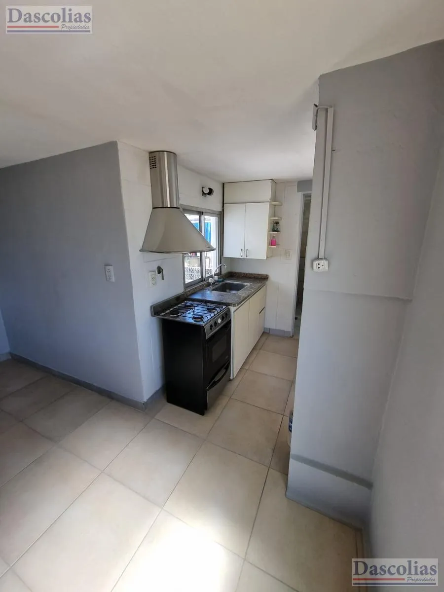 Three-room PH with private upper-floor unit in Lanús