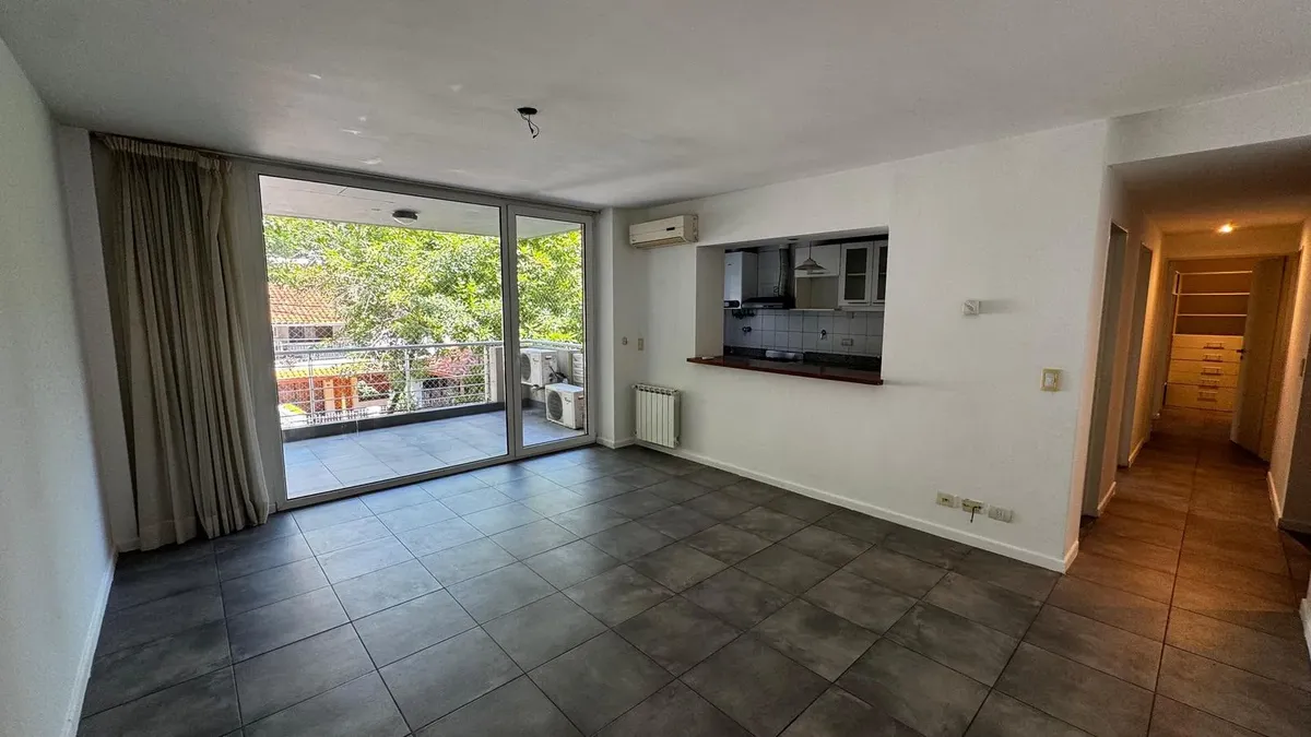 Apartamento de 3 ambientes com 2 dormitórios, varanda, churrasqueira e garagem em San Isidro