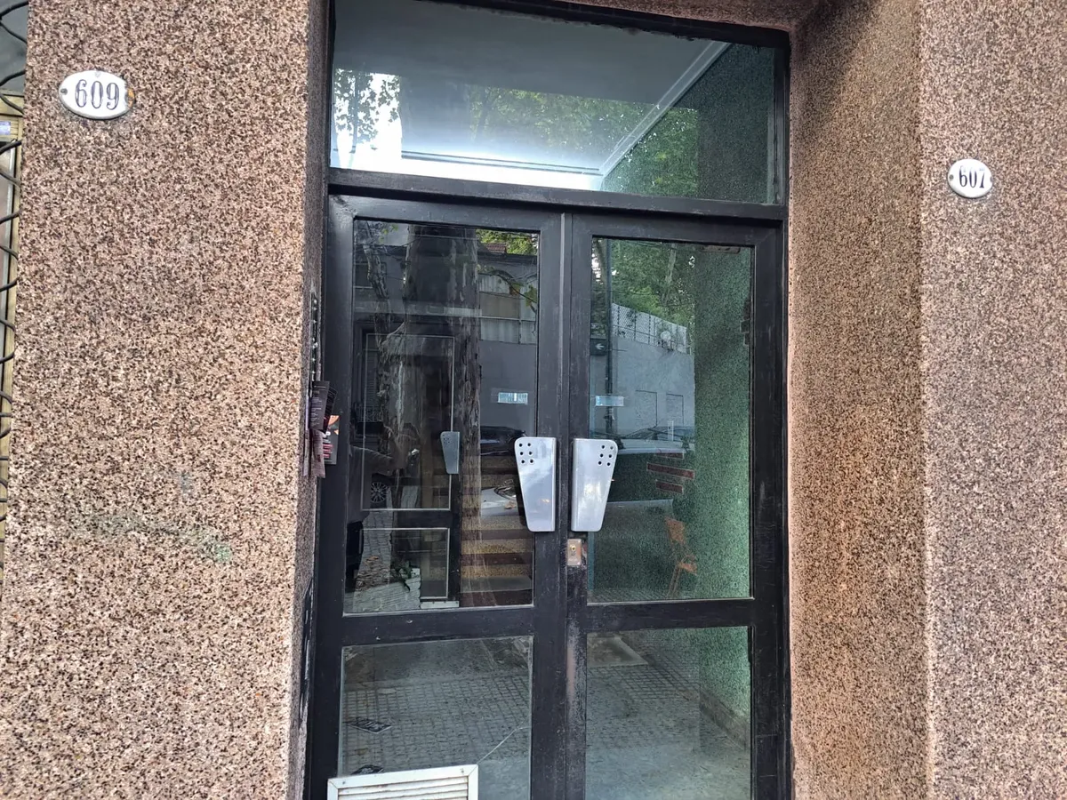 Departamento de 3 ambientes con doble frente y 2 balcones en Villa Crespo