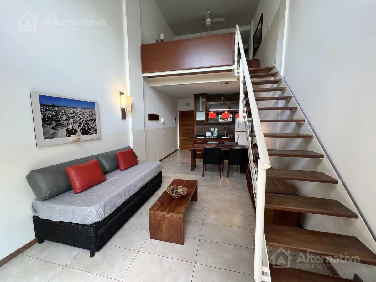 Apartamento duplex de dois ambientes com 1 quarto em San Telmo