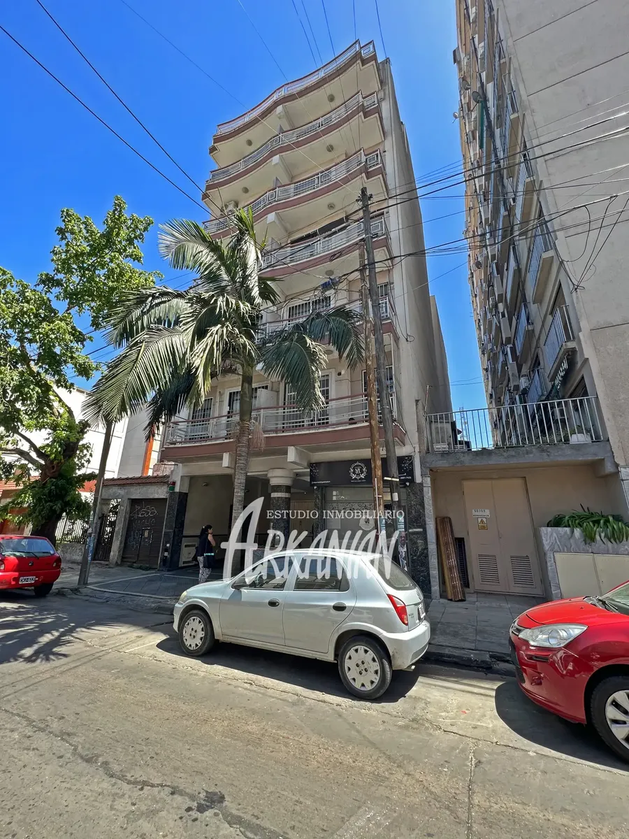 Departamento de 2 ambientes al frente con balcón en Ramos Mejía