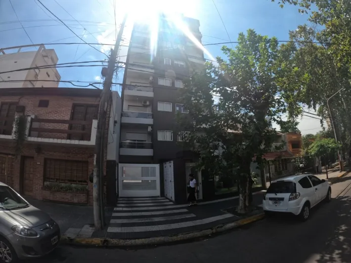 Departamento de 3 ambientes al frente en Ramos Mejía