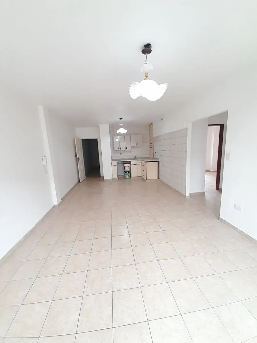 Este Es El Depto Para Tu Familia. Inmejorable Ubicacion. En Impecables Condiciones. Leandro Alem 175 2°b