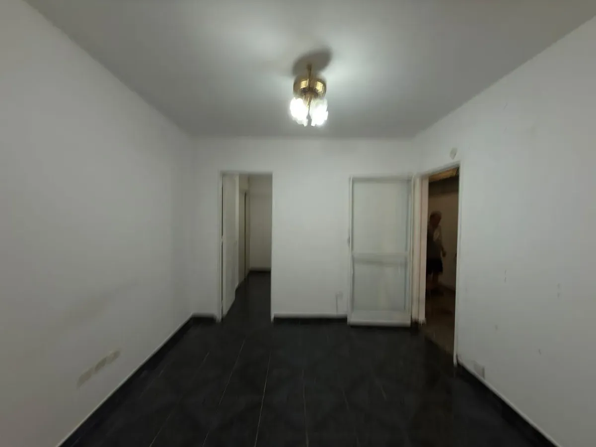 Departamento de 2 ambientes en planta baja con patio en Almagro