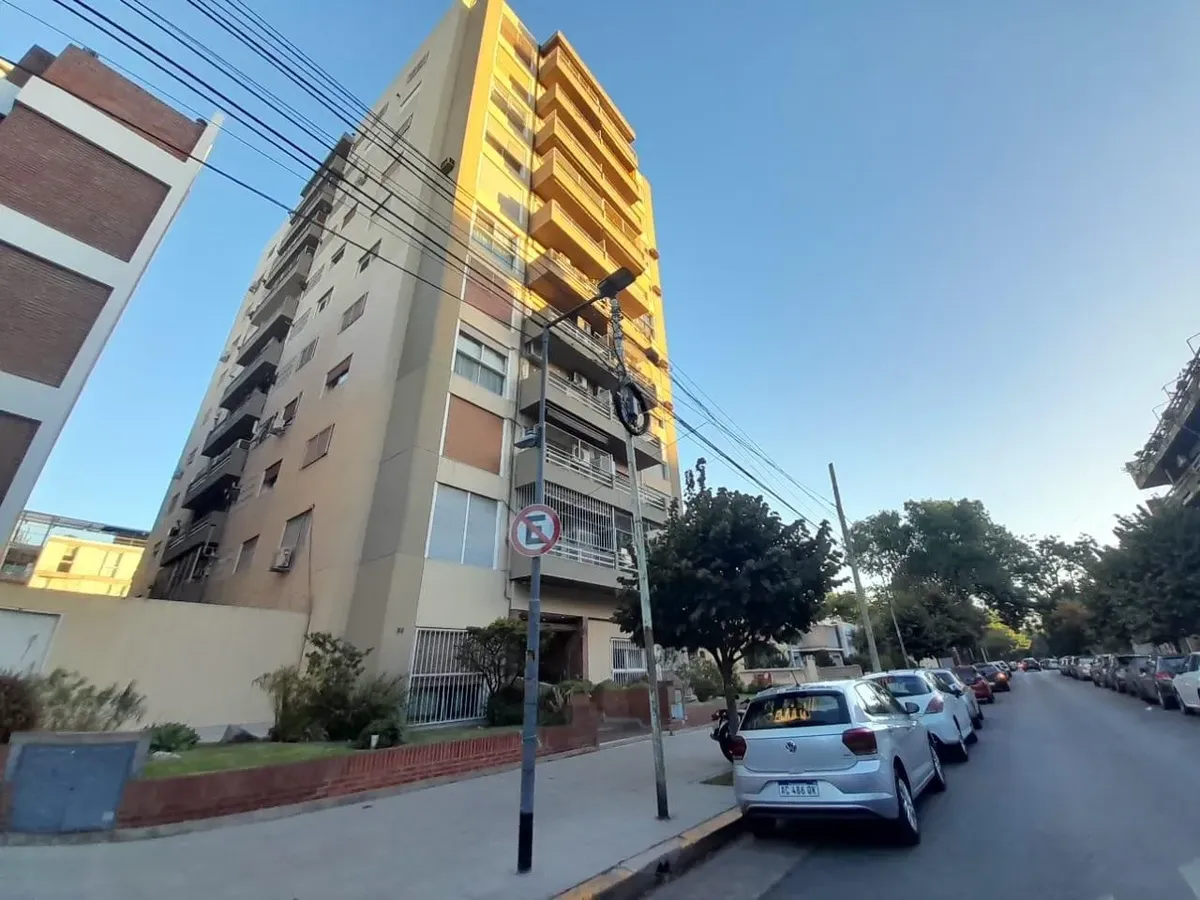 Трёхкомнатная квартира с 2 спальнями и (закреплённым) парковочным местом в Villa Devoto