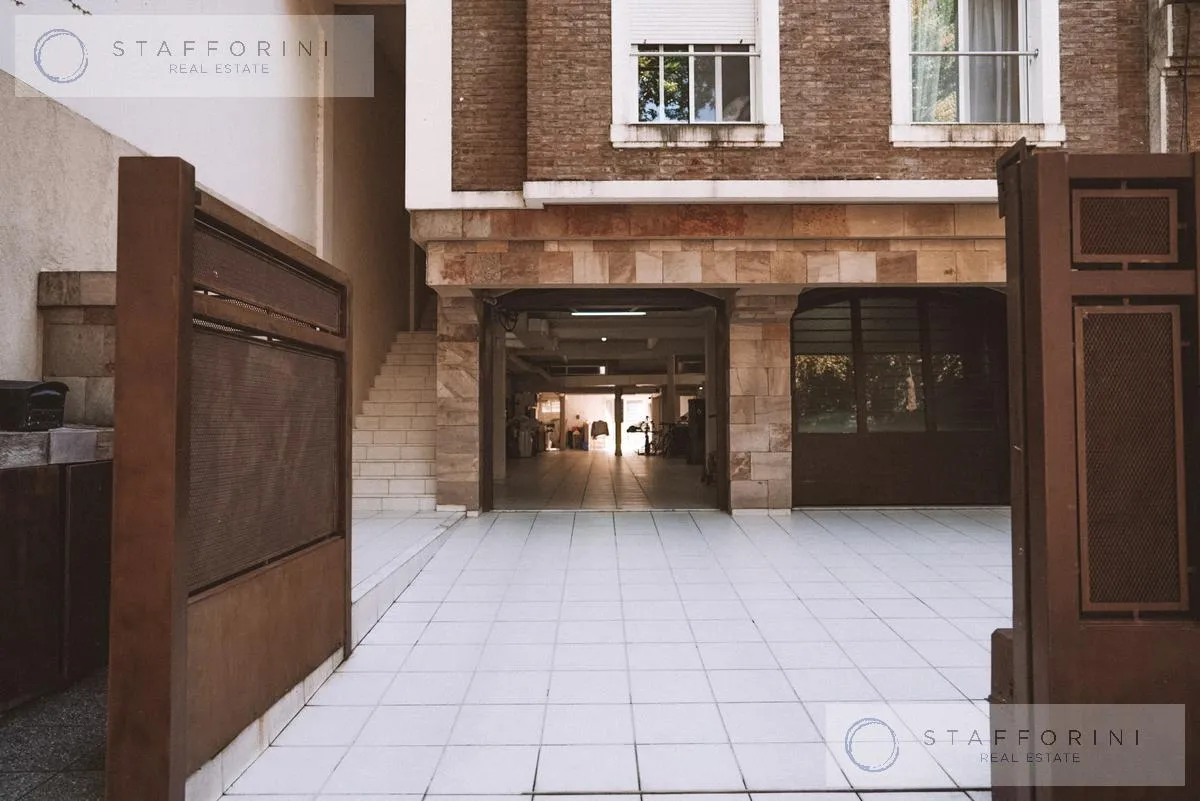 Casa com 7 ambientes e piscina para aluguel em Belgrano Chico