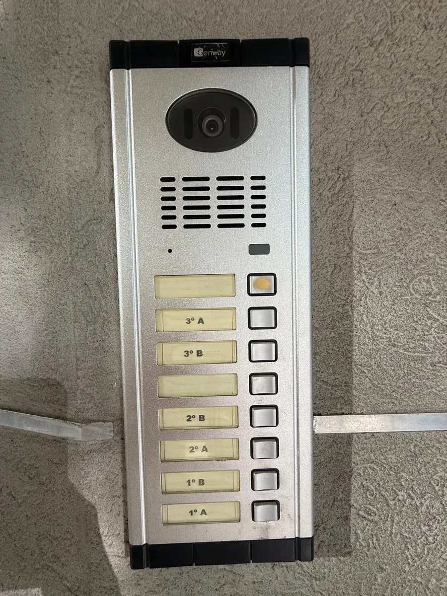 Трёхкомнатная квартира с балконом-террасой в Villa Devoto