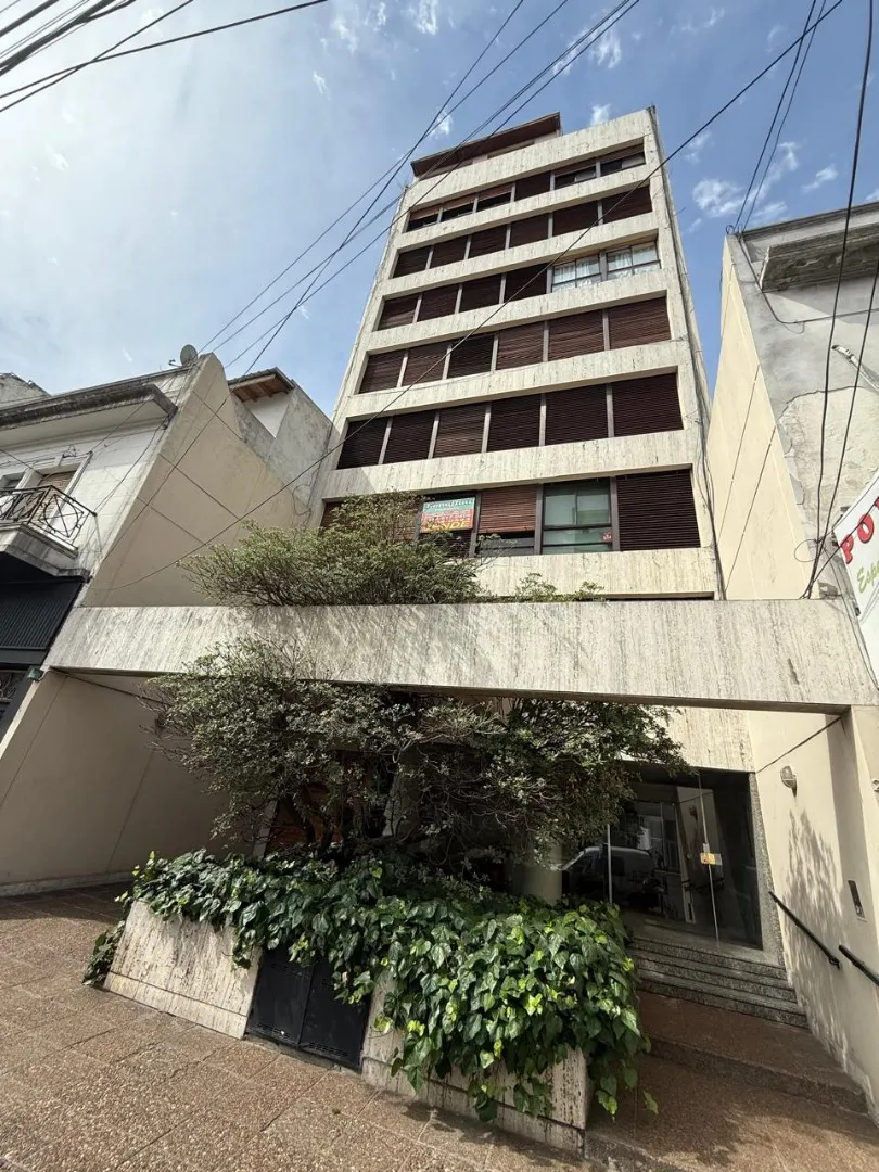 Two-bedroom, two-bathroom apartment in Avellaneda with (assigned) parking space