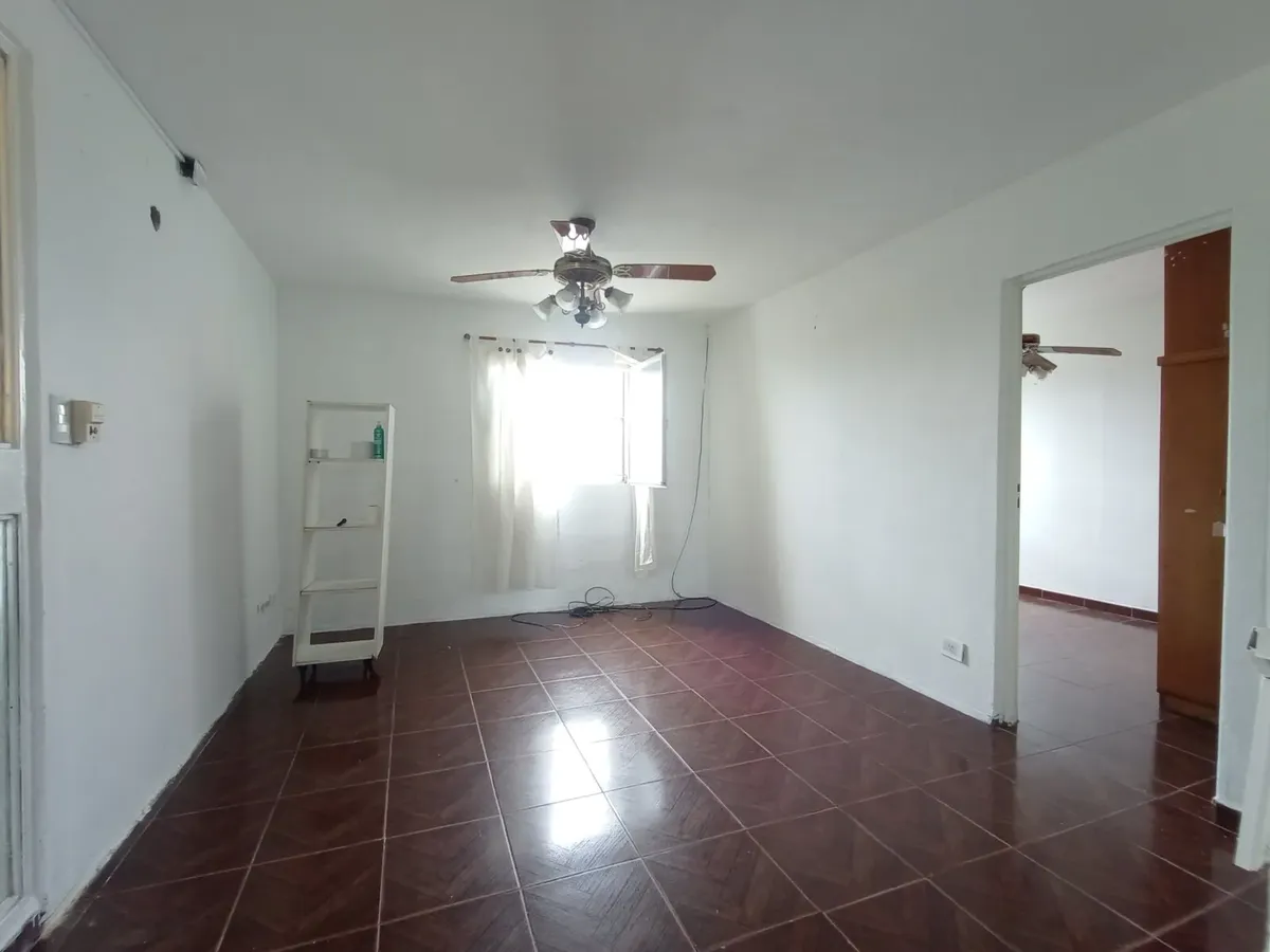 Departamento de 3 ambientes con balcón en Barrio Piedrabuena