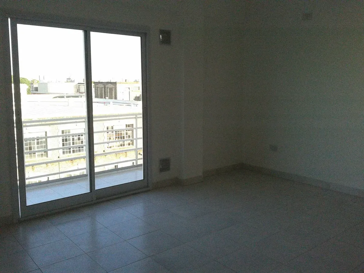 Two-room apartment with balcony and open view in Parque Chas