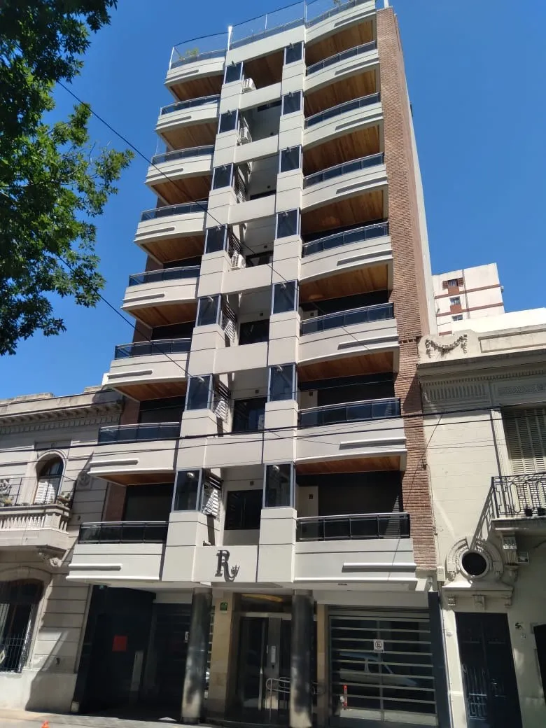 Semipiso de 2 ambientes con balcón en Caballito
