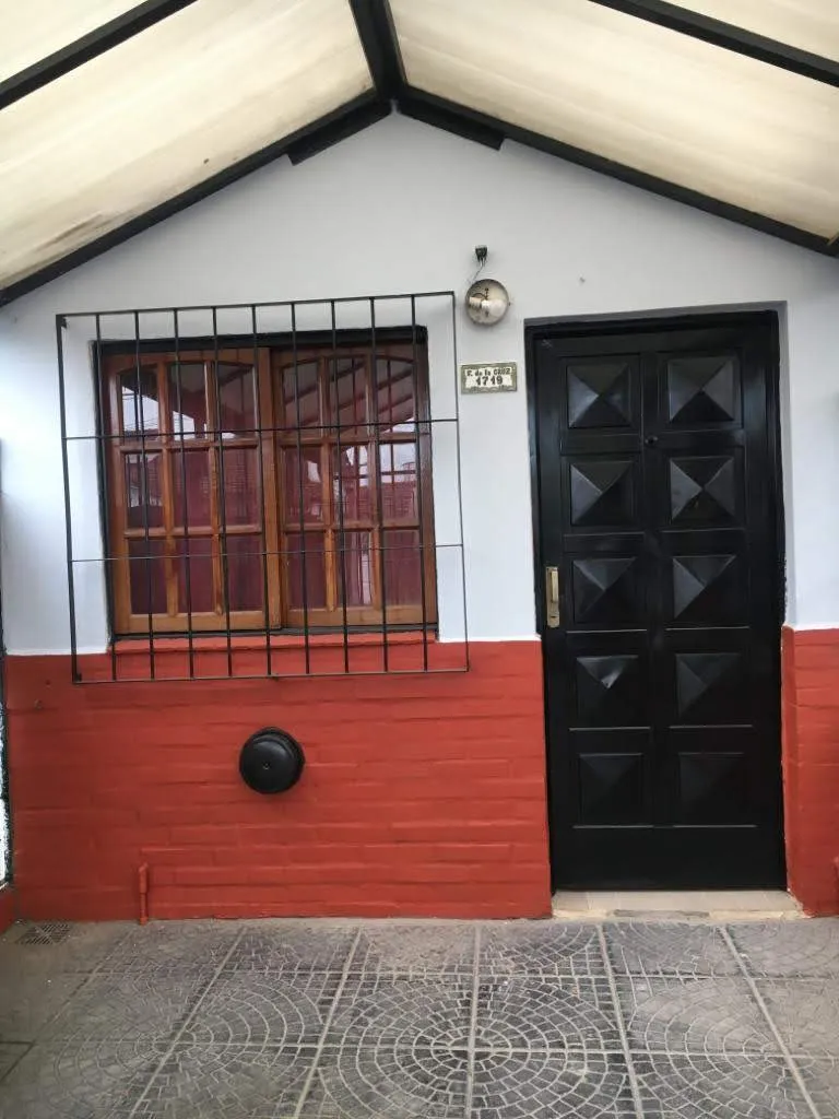 Apartamento duplex de 3 ambientes com 2 quartos e vaga de garagem em Ituzaingó