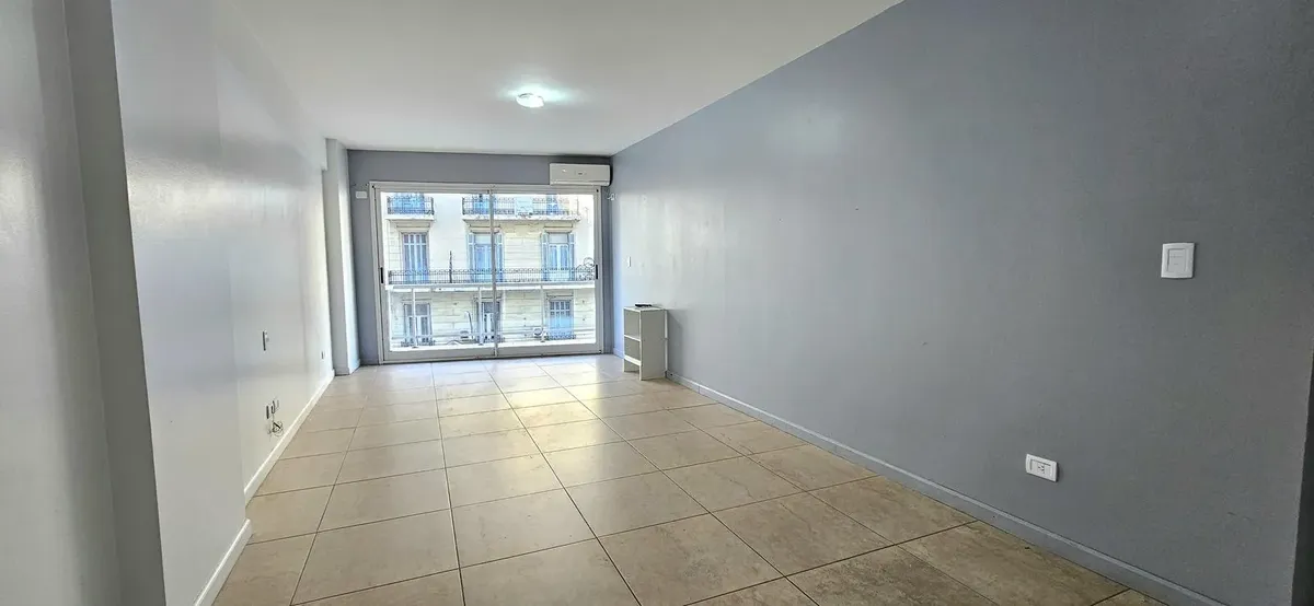 Studio apartment with balcony in Recoleta